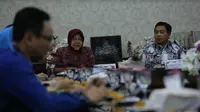 Forum Komunikasi Pimpinan Daerah (Forkopimda) Kota Surabaya menerima kunjungan kerja dari Forkopimda Kota Banjarmasin di ruang sidang Balai Kota Surabaya (Foto: Liputan6.com/Dian Kurniawan)