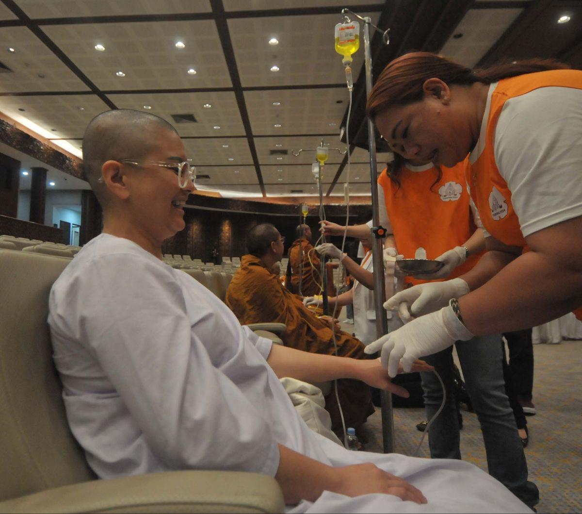 Diketahui, sebanyak 40 Bhikkhu Thudong akan berpartisipasi dalam perayaan Hari Suci Waisak 2568 BE  yang jatuh pada hari Kamis (23/5/2024) mendatang dengan lokasi Candi Borobudur di Magelang, Jawa Tengah. Foto: merdeka.com / Imam Buhori