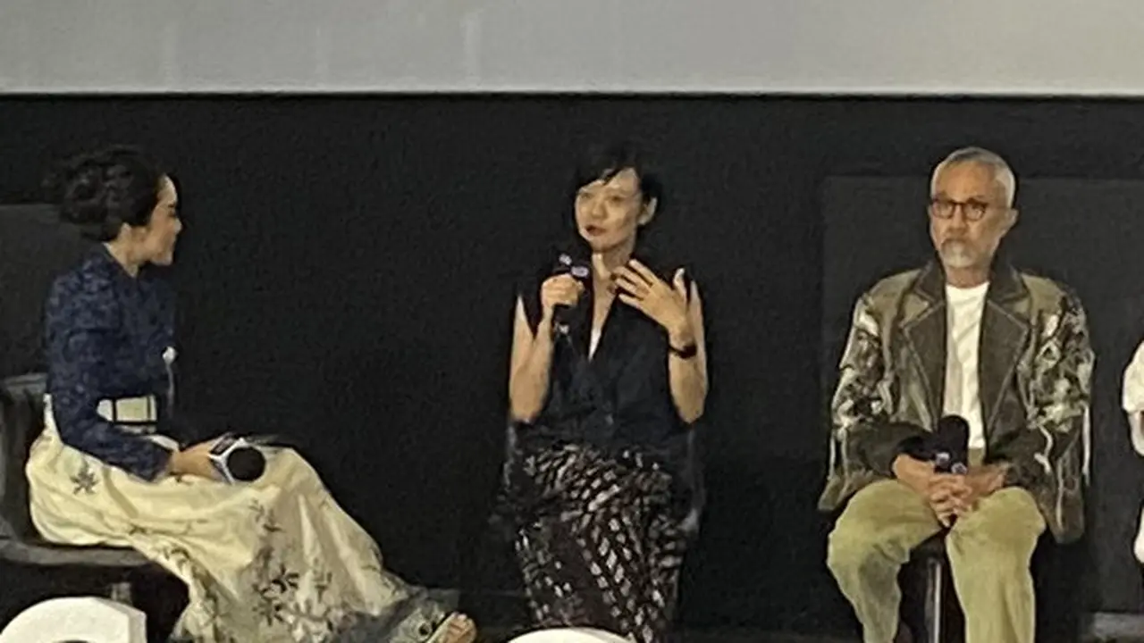 Mouly Surya dalam diskusi panel di puncak CapCut AI Content Fest 2026 di Jakarta, Jumat (11/9/2026). (Liputan6.com/Nola Vemiliana)