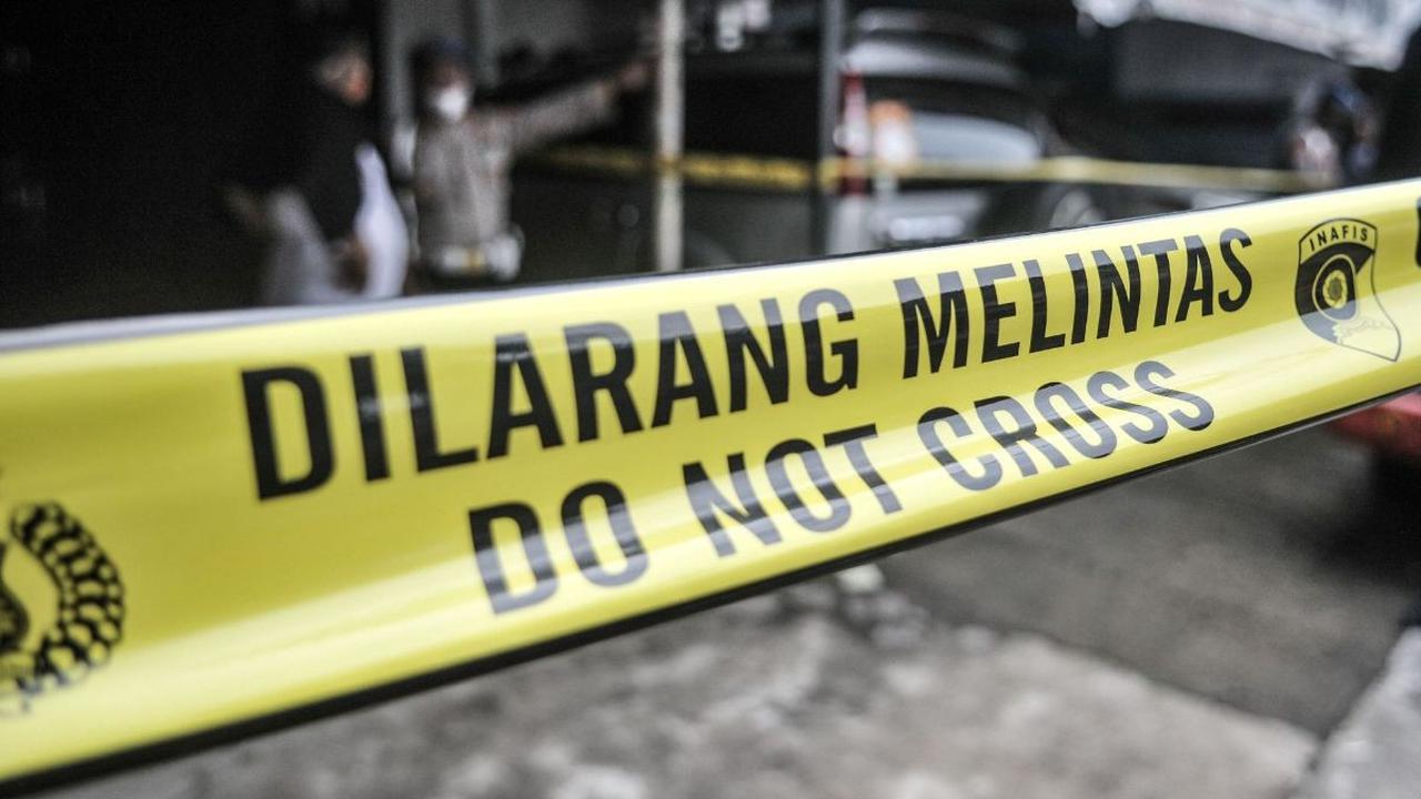 Pelaku diduga nekat menikam korban karena tidak terima ditegur.<br>