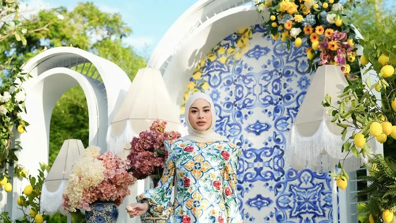 Intip Model Dress Motif Aurel Hermansyah di Pesta Ultah ke-27 di Bali, Elegan Bernuansa Italian Summer