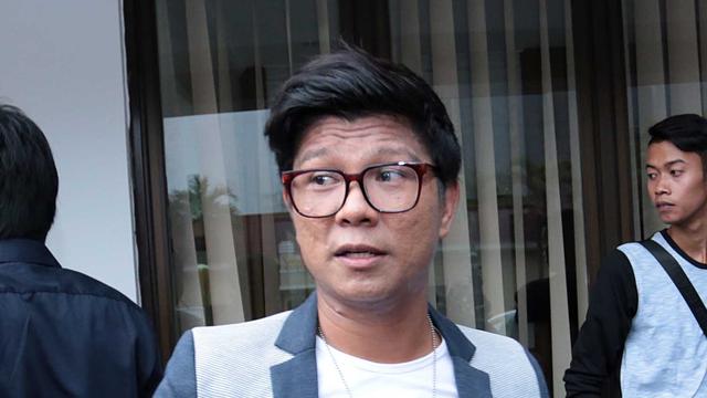 Andika Kangen Band Mesra dengan Wanita Berambut Cokelat 