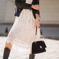 Nggak Cuma Cantik, Ini Clutch Kondangan yang Bikin Outfit Makin Mewah