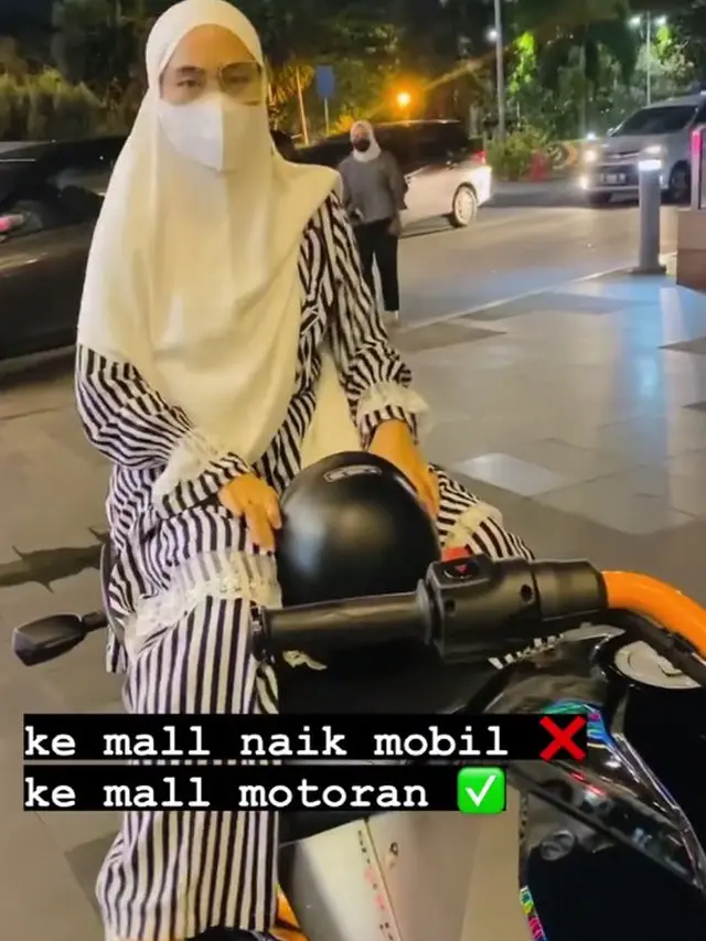 6 Gaya April Jasmine Istri Ustaz Solmed Naik Moge, Jadi Sorotan