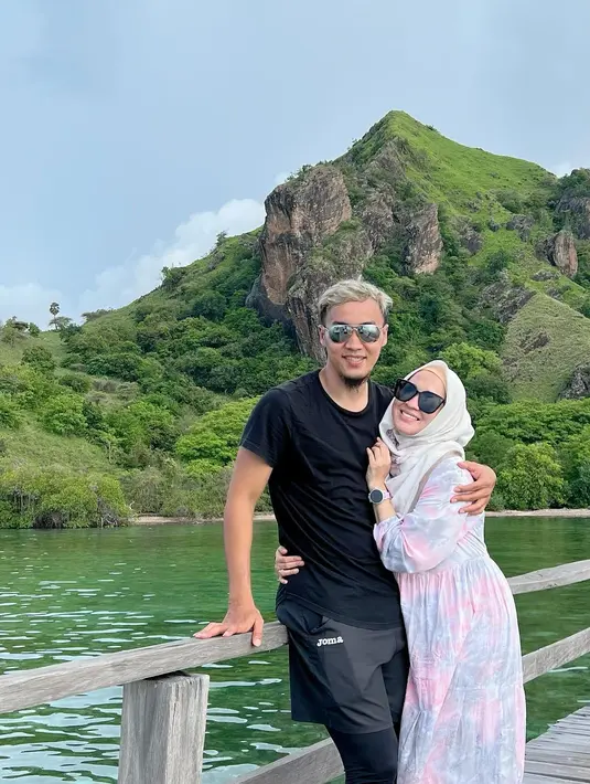 <p>Perempuan kelahiran Bogor 41 tahun silam itu juga mengungkapkan alasan sang suami yang ingin cerai. [Instagram/gunawandwicahyo13]</p>