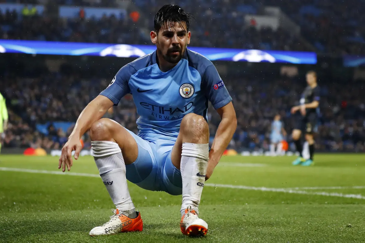 5 Pemain Tim Papan Atas Premier League Penerima Kartu Merah