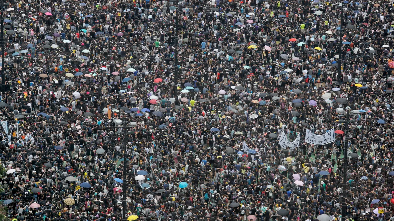 Puluhan Ribu Massa Padati Victoria Park Hong Kong