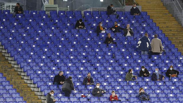 Penampakan Suporter Menonton Langsung Pertandingan di Stadion