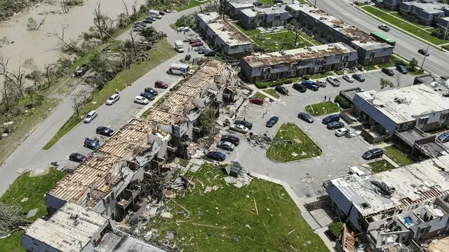 Tornado menghantam Ohio dan Indiana, Amerika Serikat pada Selasa 28 Mei 2019, menewaskan 1 orang, melukai 130 lainnya, dan menyebabkan rumah-rumah hancur. (AP PHOTO)