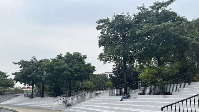 Suasana di Taman Lapangan Banteng, Jakarta Pusat. Taman ini menjadi percontohan yang akan dibuka selama 24 jam.