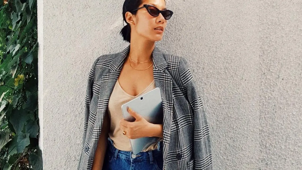 [Bintang] Sensual Eksotis, Ini 5 Outfit Liburan Seru Ala Tara Basro yang Super Fresh
