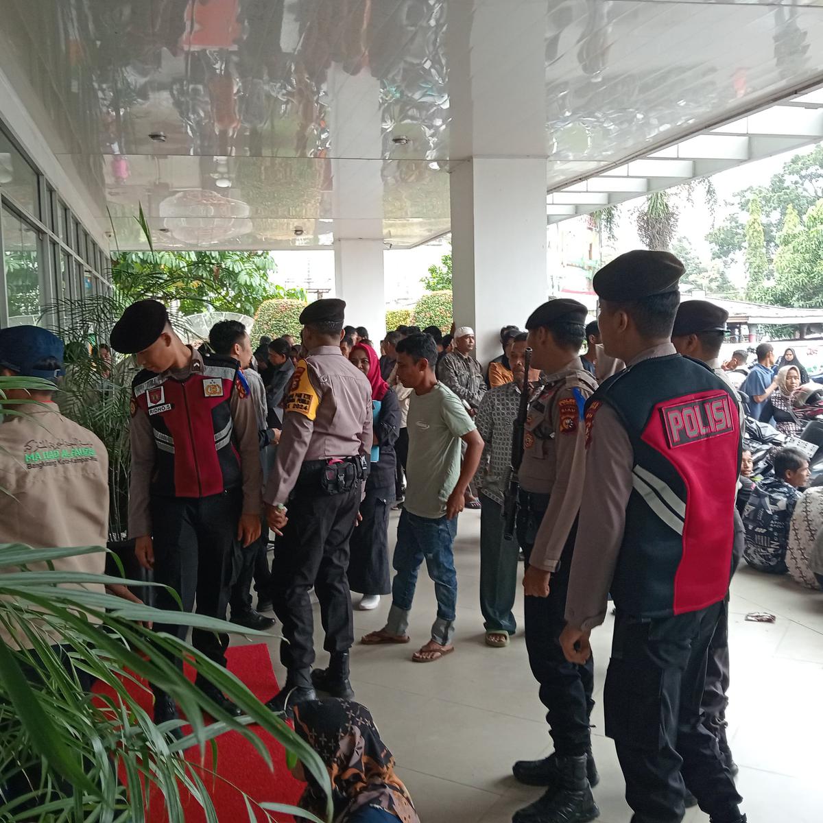 Samapta Polres Kampar melaksanakan kegiatan cooling system