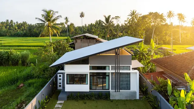 Rumah Pedesaan Atap Miring Satu Arah (Foto: Reve.com)