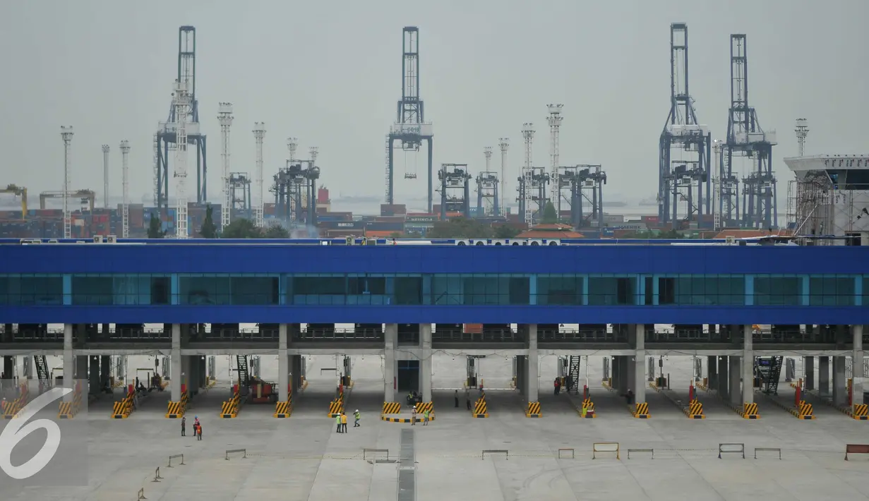Fasilitas gate baru JICT dan Koja seluas 6,5 hektar itu juga dilengkapi jembatan weight in motion dan merupakan fasilitas gate terminal yang pertama di Indonesia, Jakarta, Jumat (27/5/2016). (Liputan6.com/Gempur M Surya)