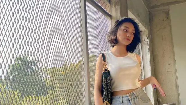 7 Gaya Busana Casual Energik ala Naura Ayu, Anak Nola B3 yang Beranjak Dewasa