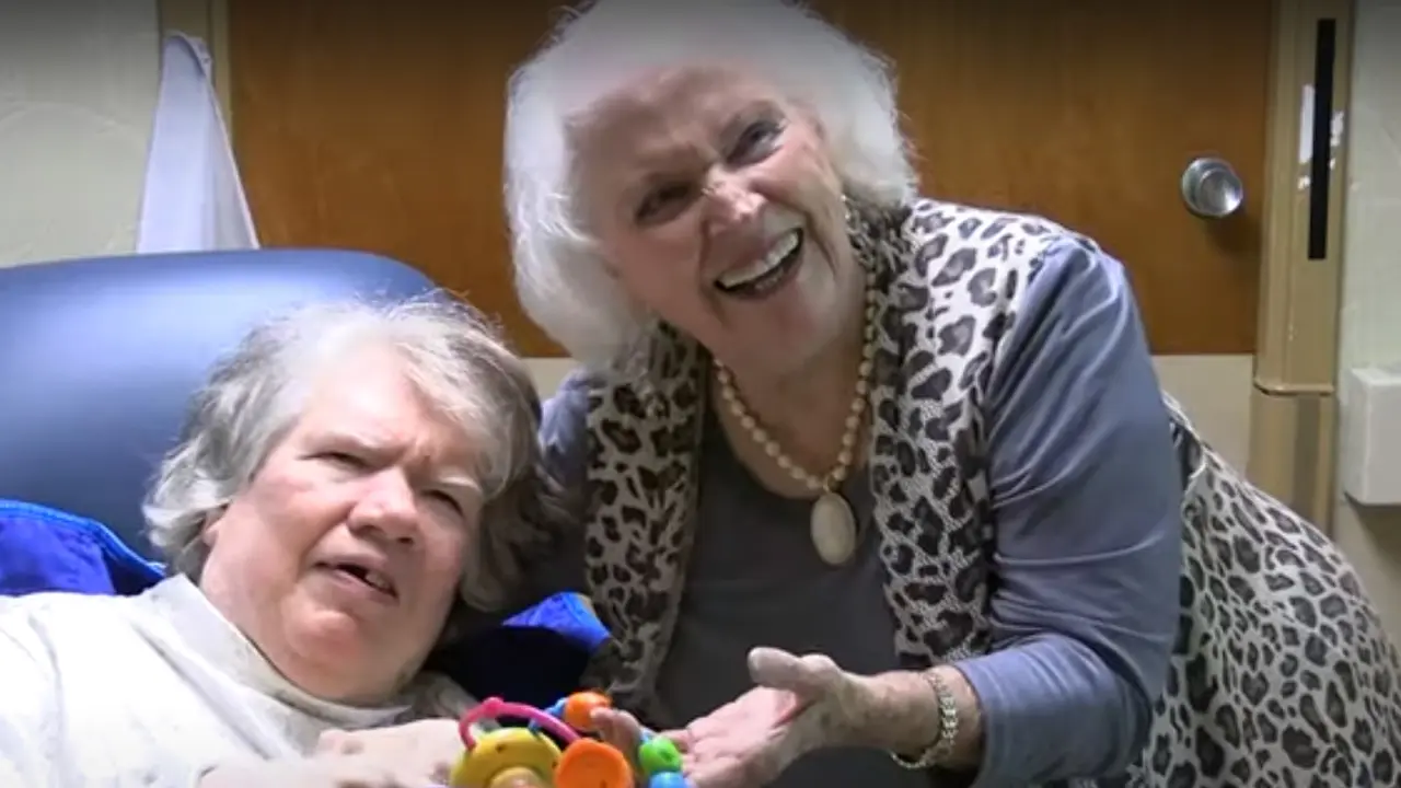 Geraldine Bayless (88) dan putrinya Valerie (70)