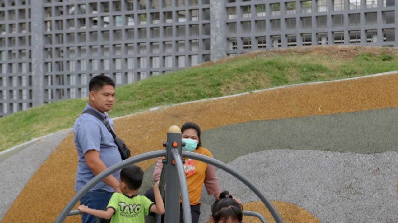 Terlihat antusiasme masyarakat yang membawa keluarganya saat menikmati waktu libur atau senggang di taman tersebut.  Foto: liputan6.com / Herman Zakharia