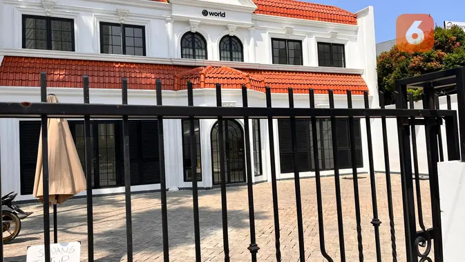 Penutupan Kantor World di Bundaran Senayan