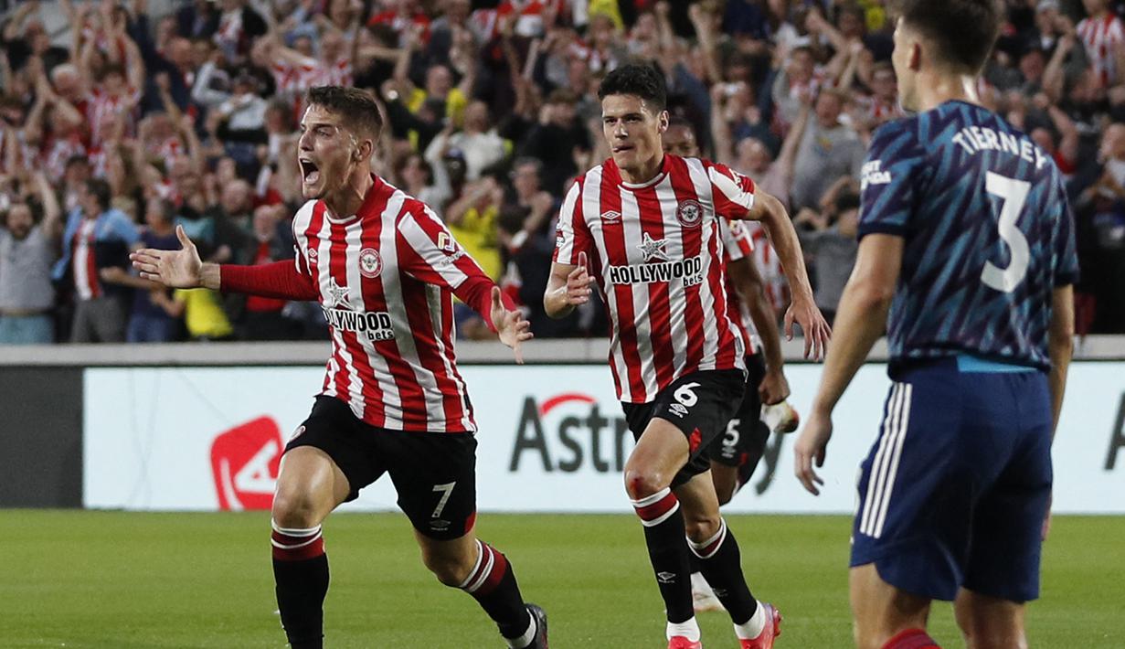 Arsenal. Brentford berhasil mengalahkan tamunya Arsenal 2-0 di pekan pertama Liga Inggris 2021/2022, 13 Agustus 2021. Sergi Canos dan Christian Norgaard masing-masing mencetak satu gol ke gawang The Gunners yang merupakan salah satu anggota The Big Six. (AFP/Adrian Dennis)