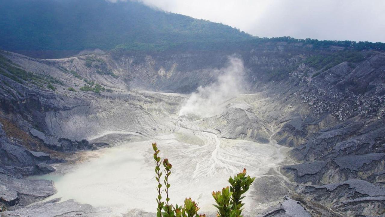 5. Tangkuban Perahu
