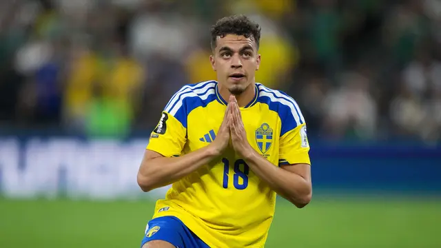 Foto: Momen Yasin Ayari Enggan Lakukan Selebrasi meski Cetak Brace dalam Kemenangan 5-1 Swedia di Piala Dunia 2026