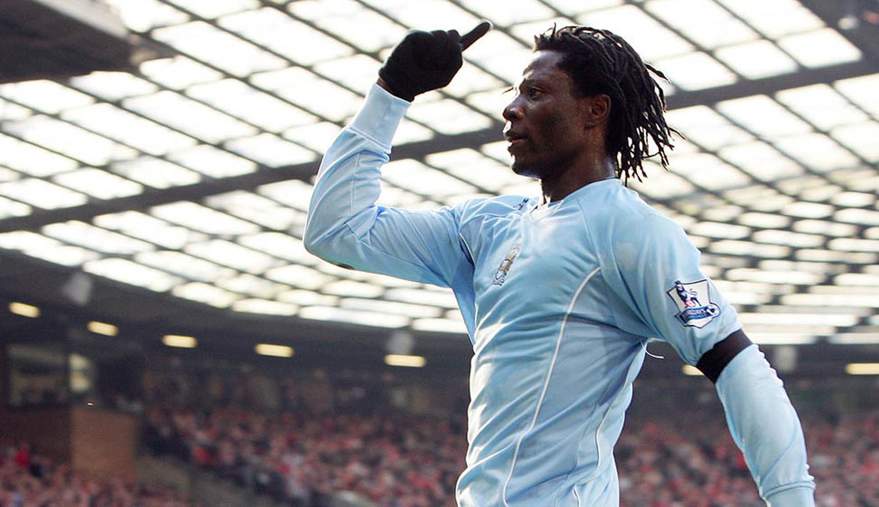 8. Benjani Mwaruwari, dirinya berhasil memikat saat tampil bersama Portsmouth. Keadaan ini membuat Manchester City mendatangkannya, namun striker Zimbabwe ini malah hanya menjadi penghias bangku cadangan. (AFP/Paul Ellis) 
