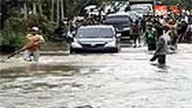 Pesisir Selatan Dilanda Banjir Bandang