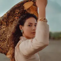 Mantan Menteri Kelautan dan Perikanan RI Susi Pudjiastuti memiliki 3 orang anak, salah satunya adalah putri semata wayangnya, Nadine Kaiser. Nadine memiliki visual blasteran bule yang menarik perhatian. [Foto: Instagram/nadiepascale]