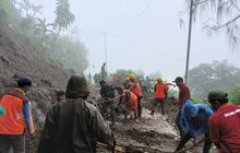 BPBD Malang Tangani Longsor Bromo, Jalur Wisata Terganggu dan Dialihkan