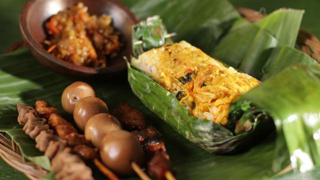 Resep Nasi Bakar Ayam Suwir Kemangi Pedas