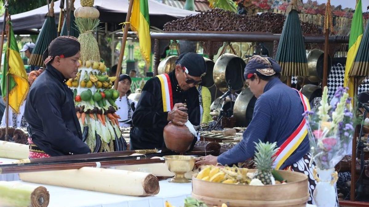 Pemkab Kulon Progo Gelar Jamasan Pusaka Legendaris, Libatkan Kentongan Bersejarah - merdeka.com