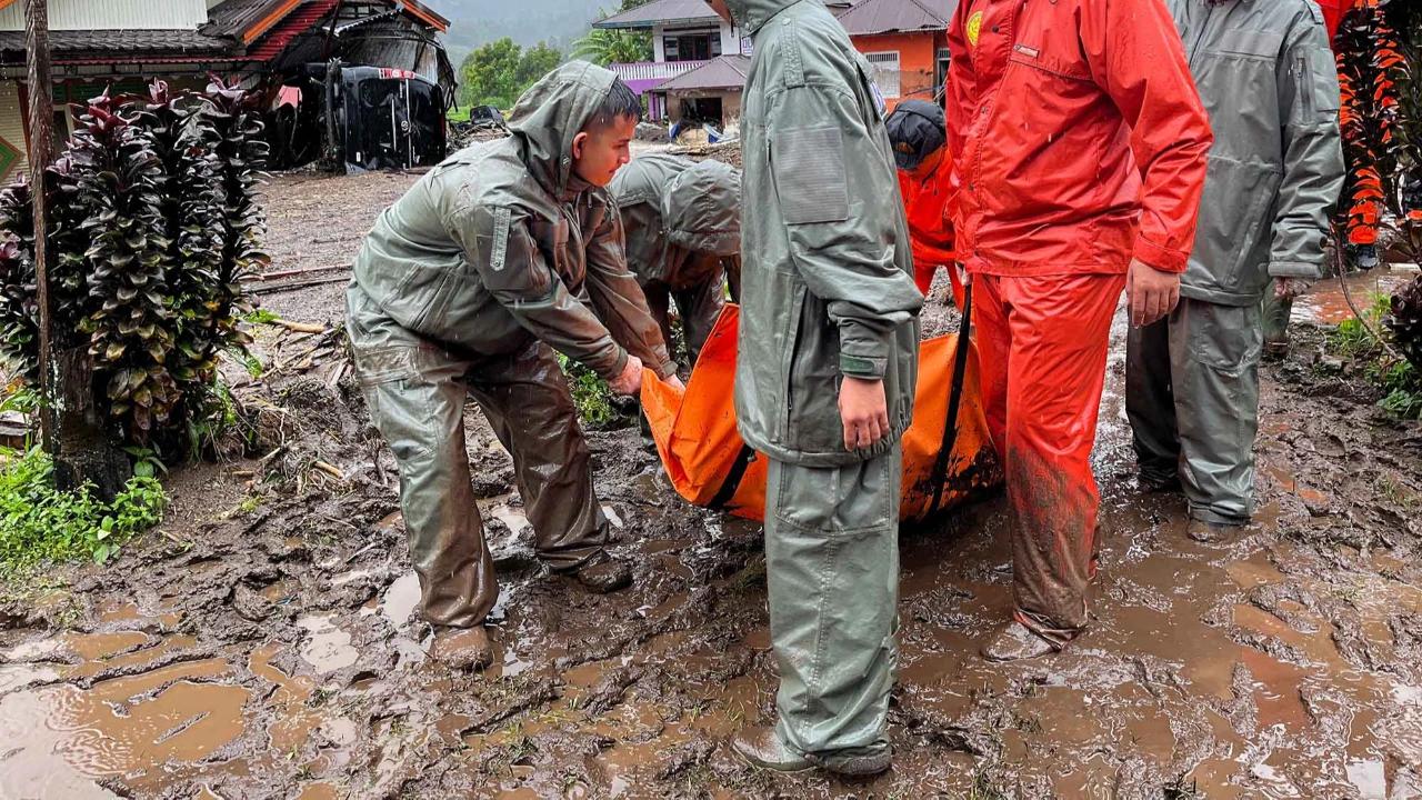 FOTO: Banjir Bandang dan Longsor di Sumbar Renggut 22 Nyawa, 10 Warga Masih Hilang