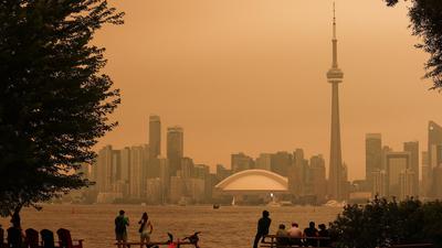 Ngerinya Langit Kota Toronto Berubah Kekuningan akibat Asap Kebakaran Hutan