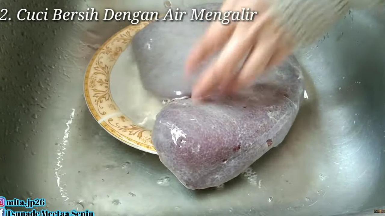 <b>2. Cuci dengan Air</b>