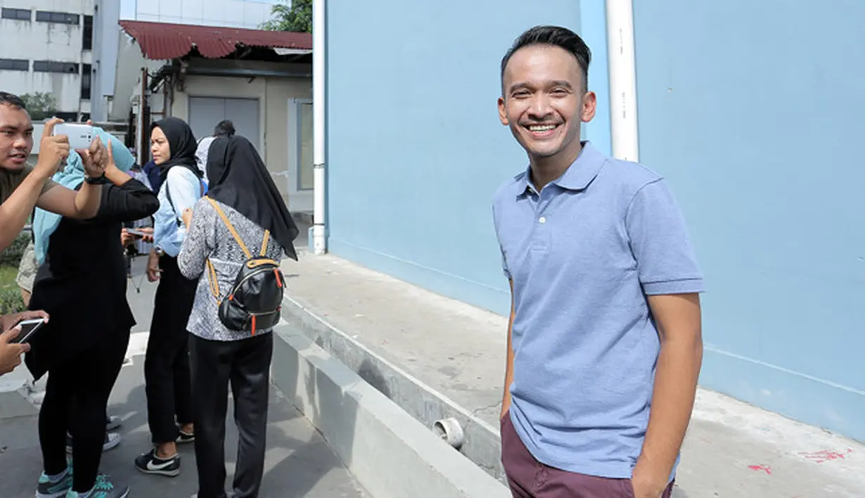 "Saya takut (berpendapat) karena usia pernikahan saya saja masih baru. Ahok sudah lama tapi ujung-ujungnya gini. Mudah-mudahan ada mediasi yang baik," lanjut Ruben Onsu. (Deki Prayoga/Bintang.com)