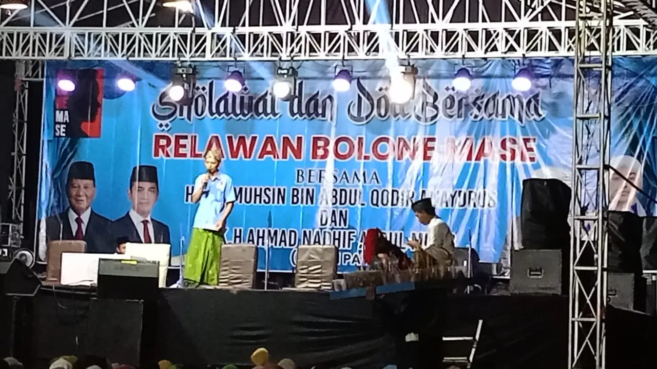 Relawan Bolone Mase Kabupaten Jepara menggelar sholawat dan doa bersama di Jepara.