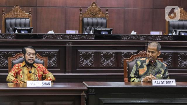 Anwar Usman dan Wakil Ketua MK Sadil Isra
