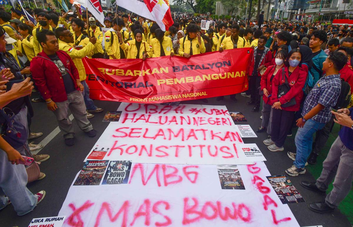 Aksi Mahasiswa di Thamrin Diwarnai Saling Dorong