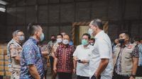 Menteri Perdagangan (Mendag) Muhammad Lutfi inspeksi mendadak (sidak) ke pasar dan distributor minyak goreng (migor) di Sidoarjo, Jawa Timur, Jumat (18/2/2022). (Dok Kemendag)