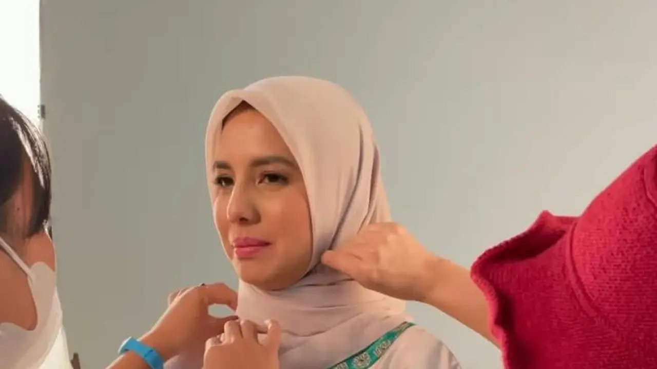 Penampilan Baru Tya Ariestya Usai Mantap Berhijab, Makin Cantik