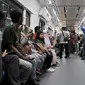 Warga mengikuti uji coba publik pengoperasian MRT (Moda Raya Terpadu) di Stasiun Bundaran HI, Jakarta, Minggu (17/3). Uji coba untuk publik dibuka dari 12 hingga 24 Maret 2019 dengan menargetkan sebanyak 285 ribu penumpang. (merdeka.com/Iqbal S Nugroho)