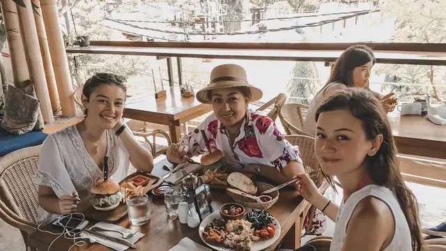 Bak Anak Kembar, Ini 6 Potret Kebersamaan Kimberly dan Natasha Ryder