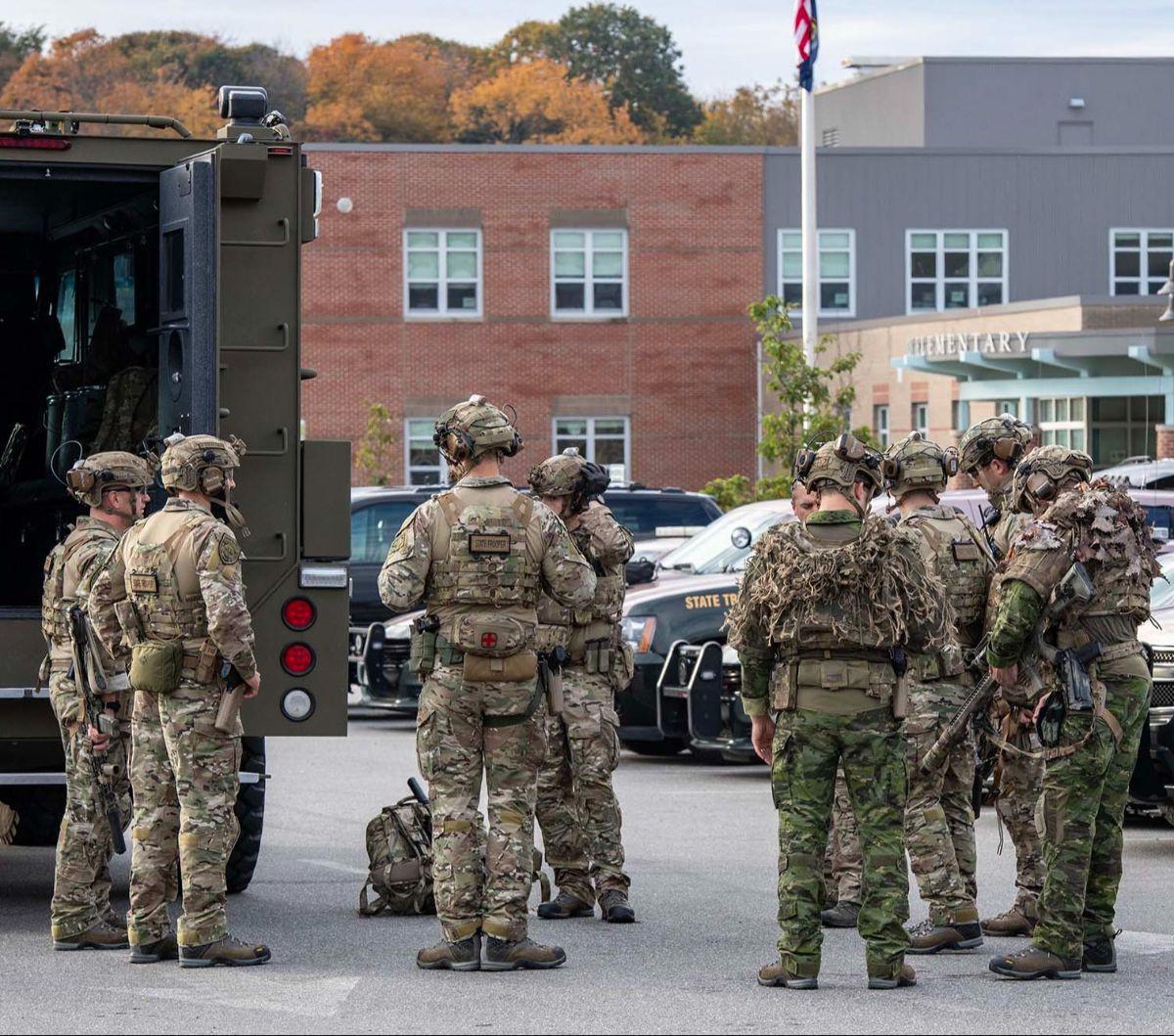 Aparat kepolisian di Maine, Amerika Serikat memperpanjang operasi pencarian besar-besaran untuk mengejar pelaku&nbsp;penembakan massal di Kota Lewiston, Robert R Card, hingga Jumat (27/10) pagi waktu setempat.