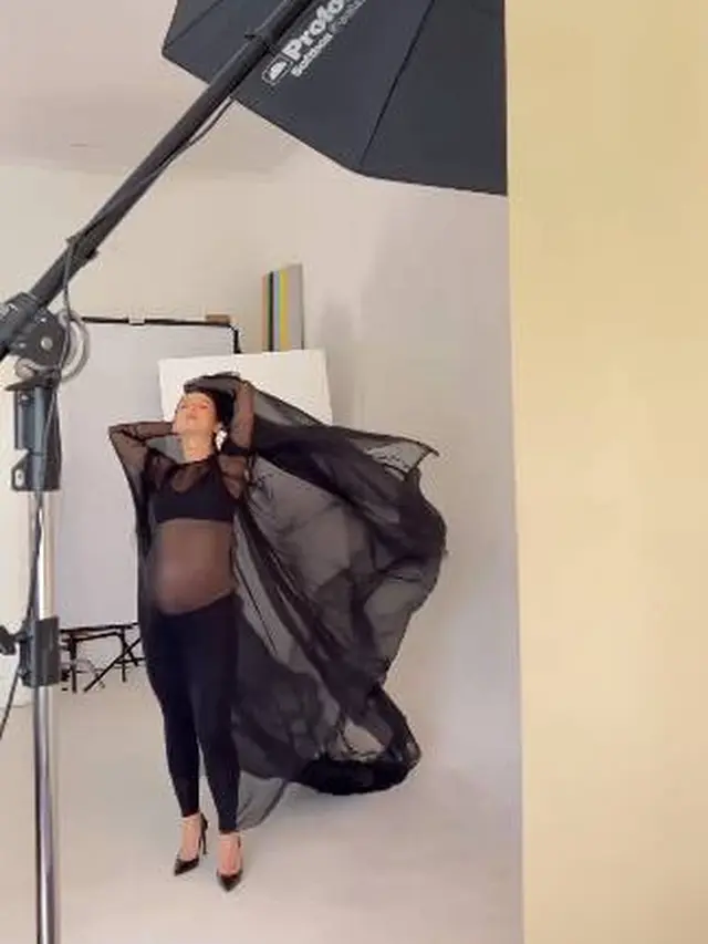 Hamil Anak Pertama, Ini 7 Pemotretan Maternity Shoot Julie Estelle