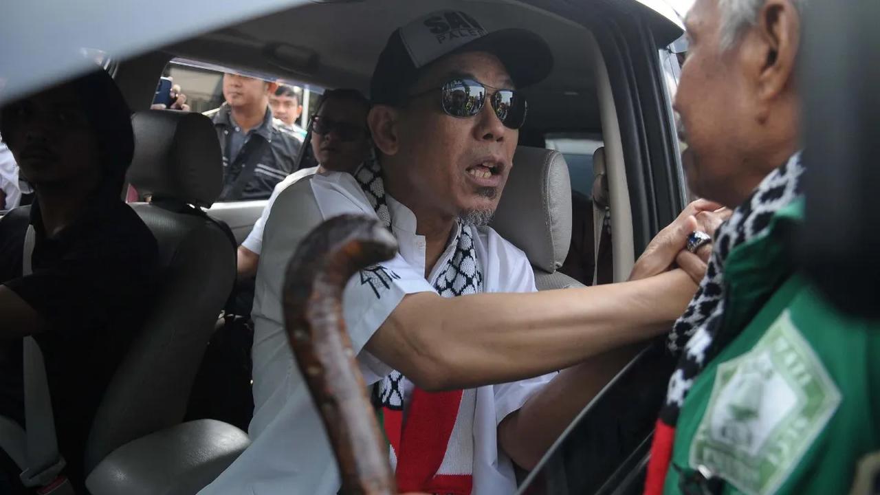5. Bunyikan Klakson di Tengah Kemacetan<br>