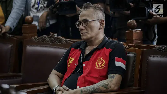 Tio Pakusadewo Hadiri Sidang
