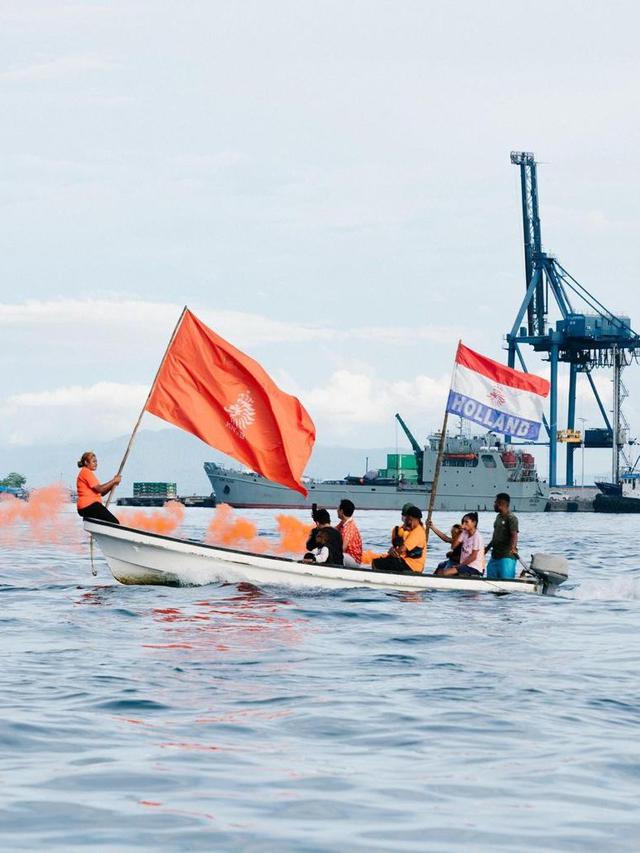 Fans Timnas Belanda di Jayapura, Papua.