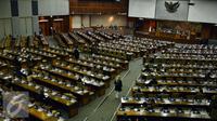 Suasana Rapat Paripurna penutupan masa sidang II di Gedung Perlemen, Jakarta, Kamis (15/12). Dalam Paripurna penutupan masa sidang tersebut, membahas Tujuh Agenda yang salah satunya dibahas Badan Legislasi (Baleg) DPR. (Liputan6.com/Johan Tallo)