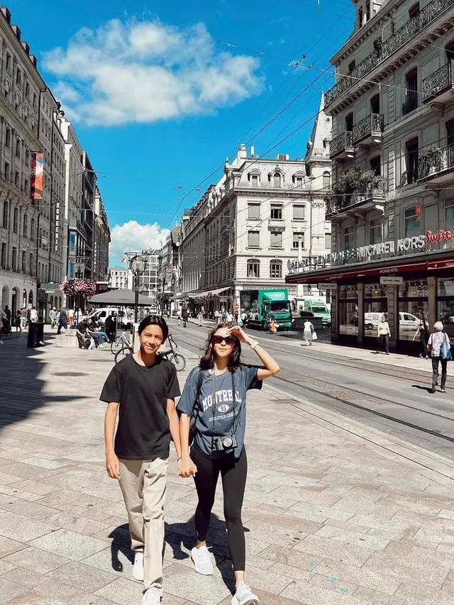 9 Potret Keluarga Nana Mirdad-Andrew White Liburan di Swiss, Kompak Bergaya Sporty Casual