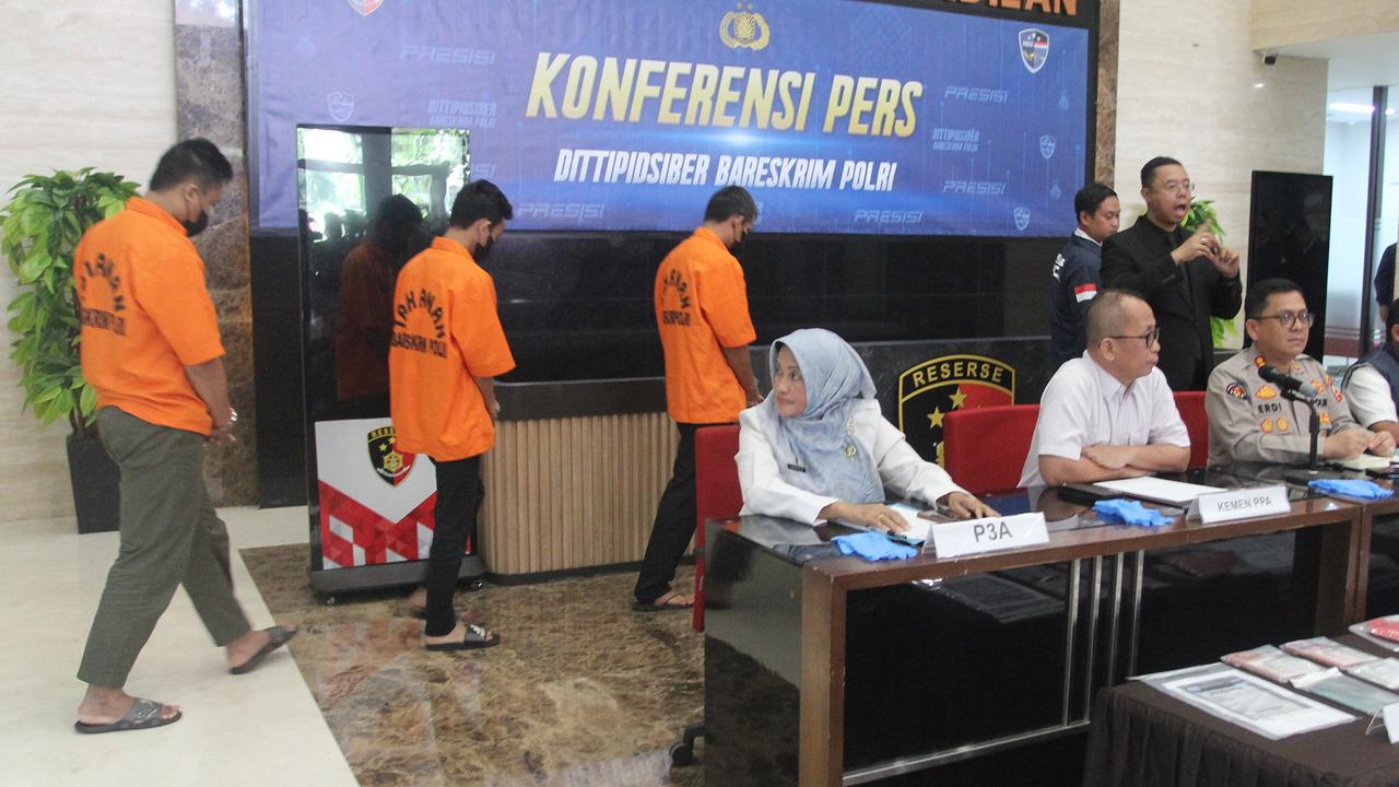 Polisi tangkap tersangka pemilik situs video porno anak di Pangandaran